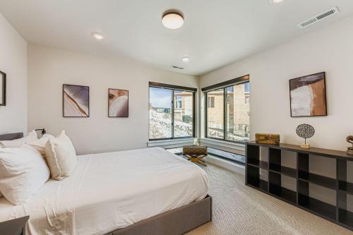 Luxurious 4 Bedroom Retreat close to Deer Valley East 1936 - image 5