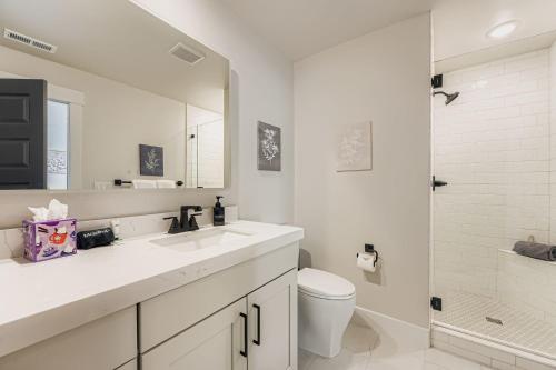 Luxurious 4 Bedroom Retreat close to Deer Valley East 1936 - image 9