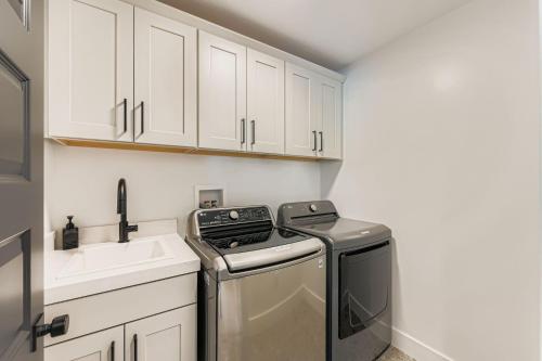 Luxurious 4 Bedroom Retreat close to Deer Valley East 1936 - image 14