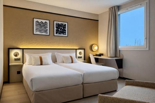 2 twin beds, 1 sofa bed