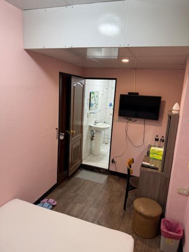 room detail thumbnail 1