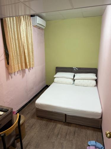 room detail thumbnail 2