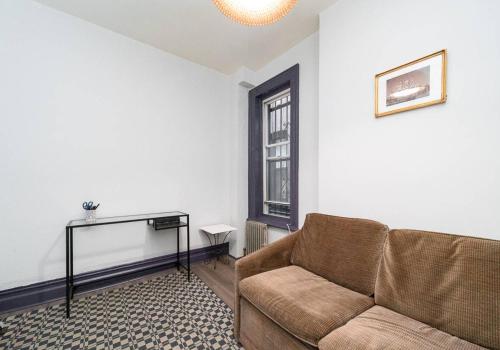 Charming 3-Bedroom Apartment in Midtown West - main image