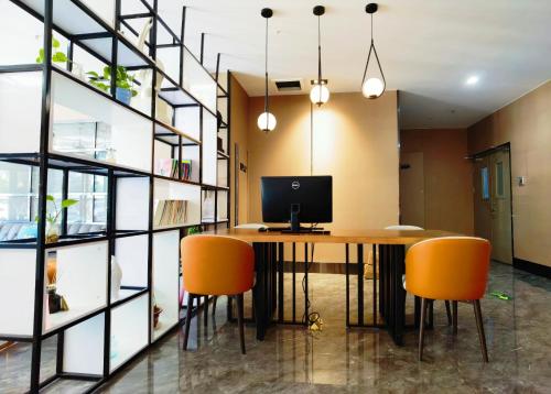 Shops, City Garden Hotel Beijing Yanqing Wanda Plaza Jingzhang Road North Station Branch in Yanqing