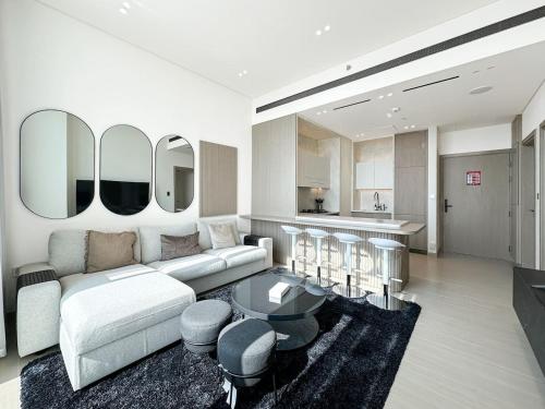 Modern and Cozy 1 Bedroom with Private Balcony Pool - image 11