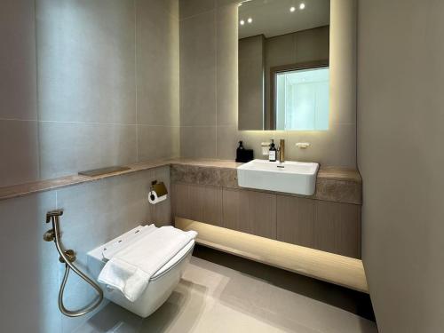 Modern and Cozy 1 Bedroom with Private Balcony Pool - image 4