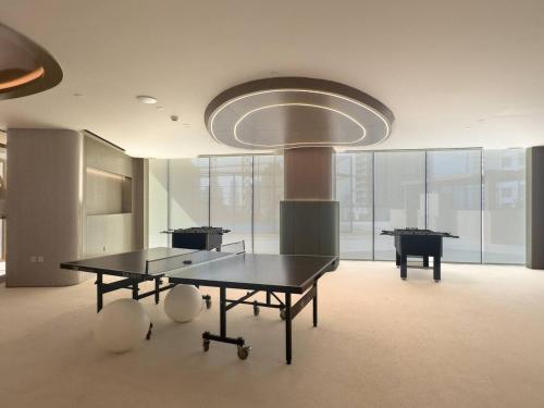 Modern and Cozy 1 Bedroom with Private Balcony Pool - image 3