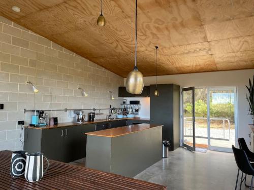 Sampson Retreat in Myponga Beach