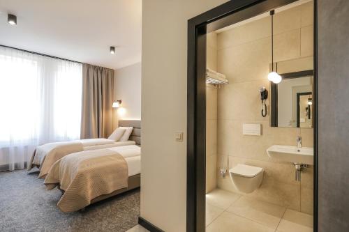 Poznań West Hotel - Bon Turystyczny - image 2