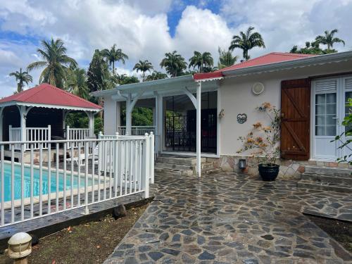 Villa Raphaël – khách sạn tại Bouillante