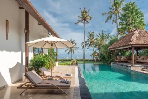Sungai Raja Tropical 4BR Beachfront Villa in Gerokgak Buleleng Bali in 賽里利特