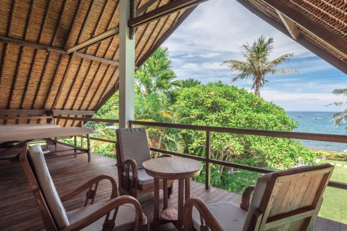 Sungai Raja Tropical 4BR Beachfront Villa in Gerokgak Buleleng Bali in 賽里利特