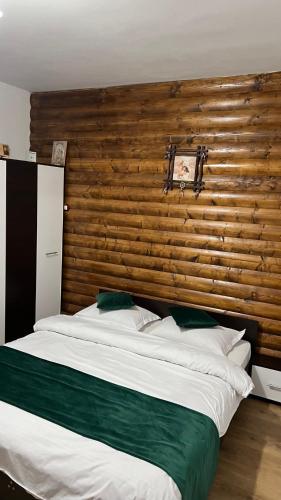 1 double bed, 1 twin bed
