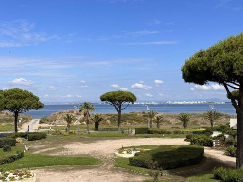 Appartement 2 pièces avec terrasse à 500m des commerces, parking privé - FR-1-731-100 - Location saisonnière - Le Grau-du-Roi