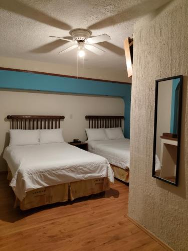 2 double beds