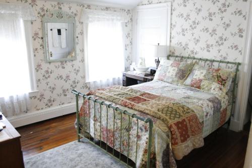 . The Coolidge Corner Guest House: A Brookline Bed and Breakfast