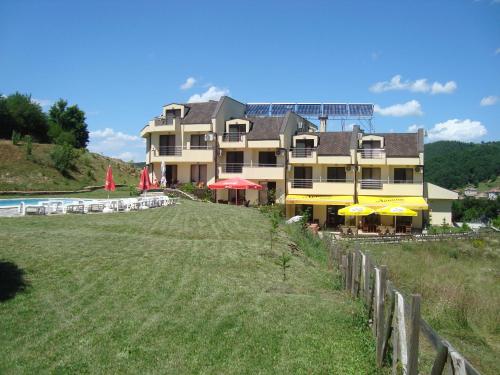 Ieeja, Hotel Enchevi in Kirkovo
