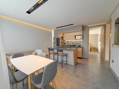 Cielo Verde 101-Luxury Apartment 3 Min from Airport JMC