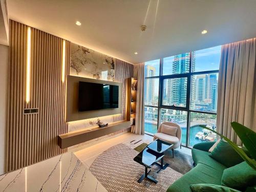 Modern 2-BR Apartment with Stunning Marina Views - image 10