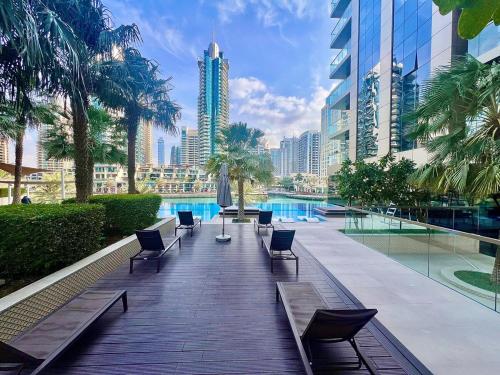 Modern 2-BR Apartment with Stunning Marina Views - image 11