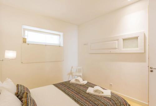Apartment • Downtown Lisbon • 2 Bedrooms • Balcony - image 3