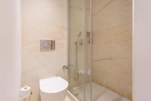 Apartment • Downtown Lisbon • 2 Bedrooms • Balcony - image 10