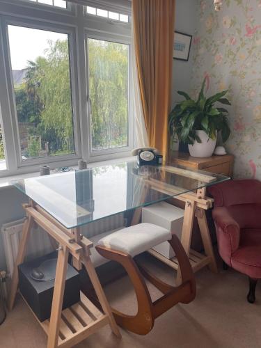 Family home in Bournemouth with garden in Wallisdown and Winton West