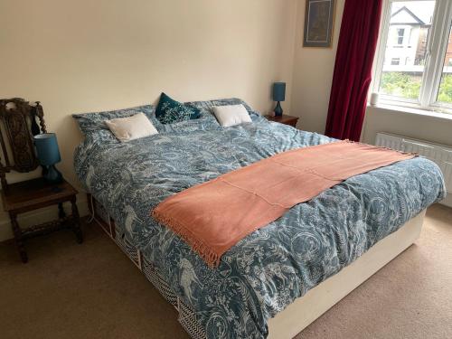 Family home in Bournemouth with garden in Wallisdown and Winton West