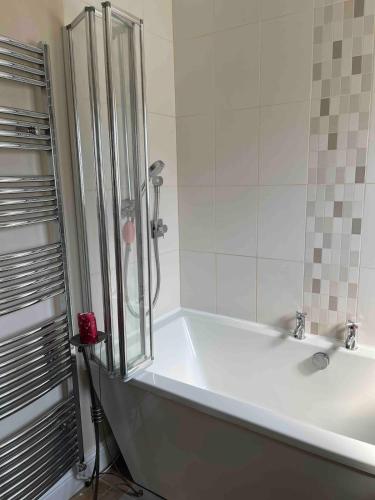 Family home in Bournemouth with garden in Wallisdown and Winton West