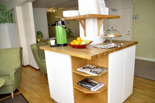 Shared lounge/TV area, Ronneby Cityhotell in Ronneby