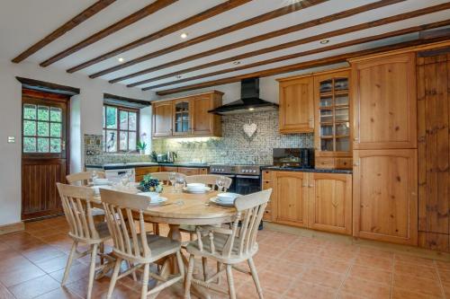 2 Bed in Exminster oc-h28725 gîte à louer Pearce's Hill Mediumwave Transmitter, Mast East