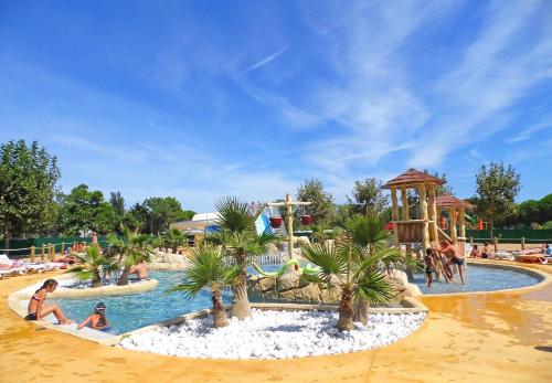 ZEcamping 4 étoiles - Top Parc Aqua - Plage à 1 km - MH Climatisé