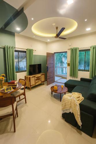 Cozy & Modern 2BHK W Pool-5 mins to Vagator Beach - Goa