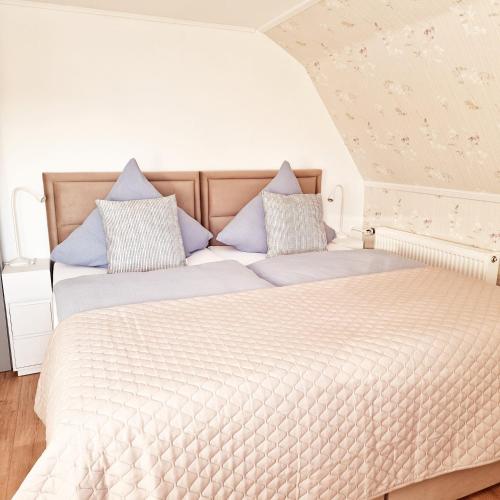 Holle - Land Holidays, Ferienwohnung mit schöner Aussicht in Hessisch Lichtenau, Deutschland