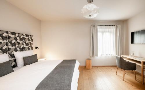 room detail thumbnail 1