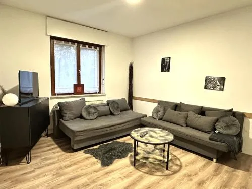 Duisburg FeelHome,Flughafen nah,6-8 Pers,Badewanne,Zentral,Terrasse,Ground Floor in Duisburg, Deutschland