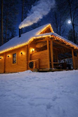 Viesnīcas āriene, Guest House Jugland with Private Sauna Hot Tub and River Access Near Riga in Tīnūži