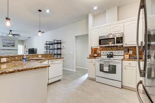 Dock, Lanai & Pool! Modern Red Bug Lake Retreat in Land O' Lakes (FL)