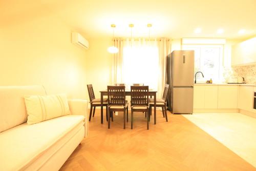 кухня, Luxe Neuf - Parking Rue Gratuit - 4mn a pied Gare RER B Arcueil Cachan - 10mn Paris RERB - AC - Clim in Качан