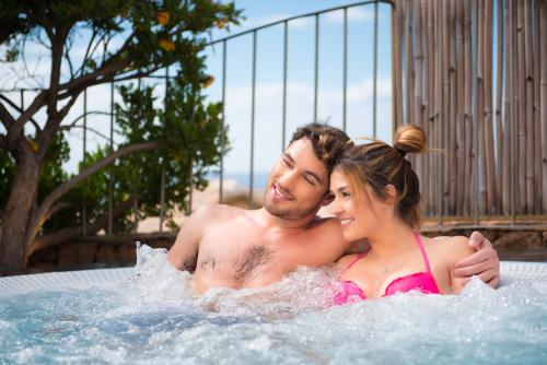 Two-Bedroom Villa with exterior Spa Bath (4 Adults) image 10