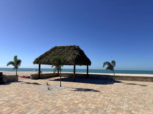 A Beach Retreat on Casey Key in Venice, USA