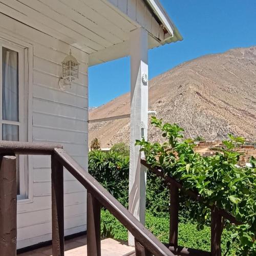 Horcon Valle de elqui Hermosa Cabaña para 2 personas max 3 a 5 minutos del Río , negocio,tour Pisqueras,tour estrellas
