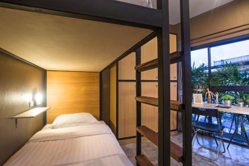 room detail thumbnail 0