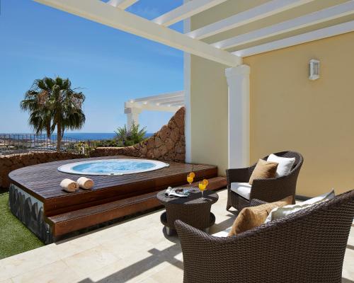 Two-Bedroom Villa with exterior Spa Bath (4 Adults) image 3