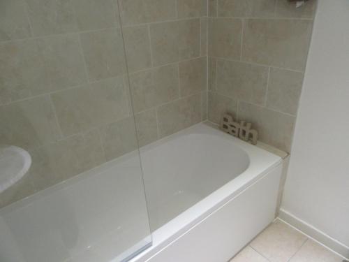 No 4 - LARGE 2 BED NEAR SEFTON PARK AND LARK LANE - image 2