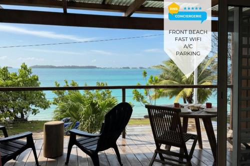 Studio with a view of a heavenly lagoon in เกาะโบราโบร่า