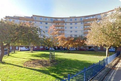 Top Floor Apartment with Castle Views in Slateford