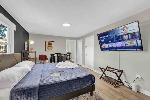 3 mins from Downtown - PS5, King Bed & EV Charger – khách sạn tại Arcadia