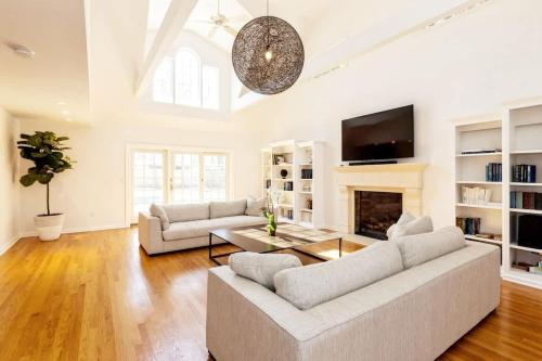Southampton Dream Home Relax Open Heated Pool - image 3