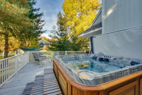 Cozy Getaway Private Hot Tub, Near Skiing! in West Dover, USA